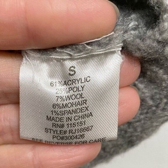 Romeo & Juliet Couture gray wool v neck sweater 3/4 sleeve top size small 55B2 - Picture 6 of 12